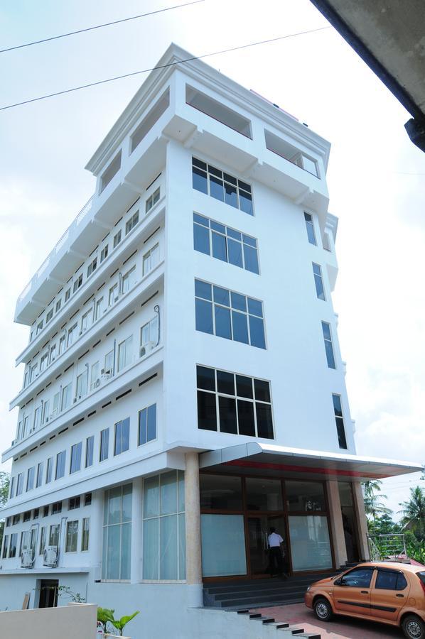 Hotel Lals Residency Adur Exterior foto