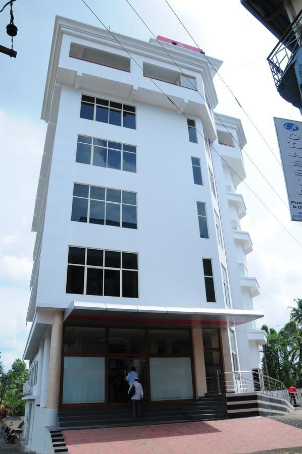 Hotel Lals Residency Adur Exterior foto