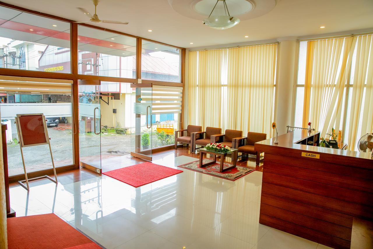 Hotel Lals Residency Adur Exterior foto
