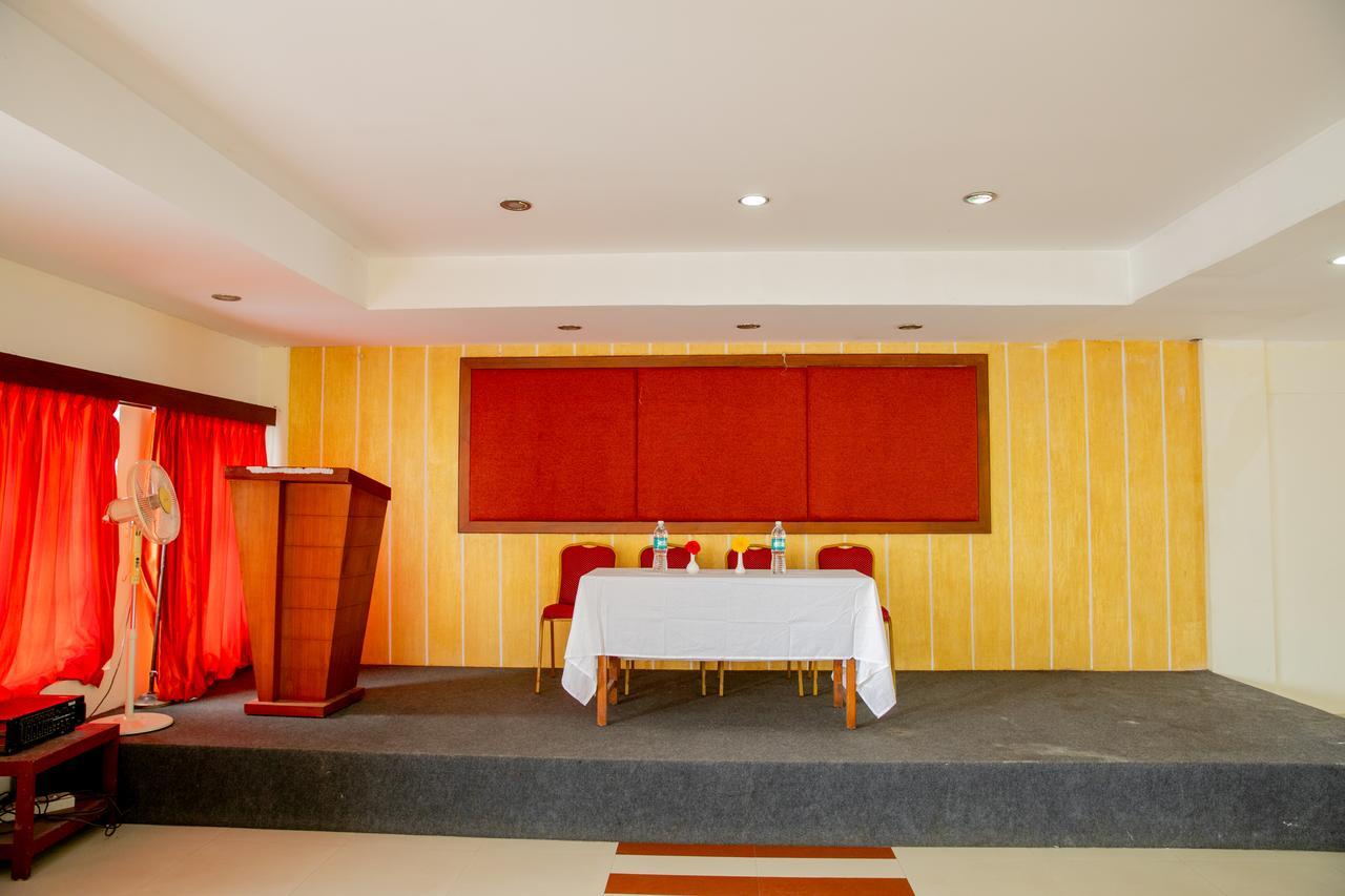 Hotel Lals Residency Adur Exterior foto